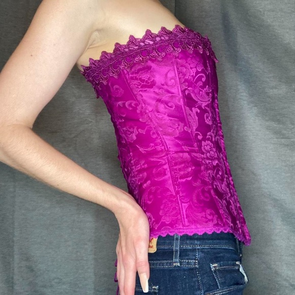 Corset- super flattering- size 32 - Picture 2 of 4